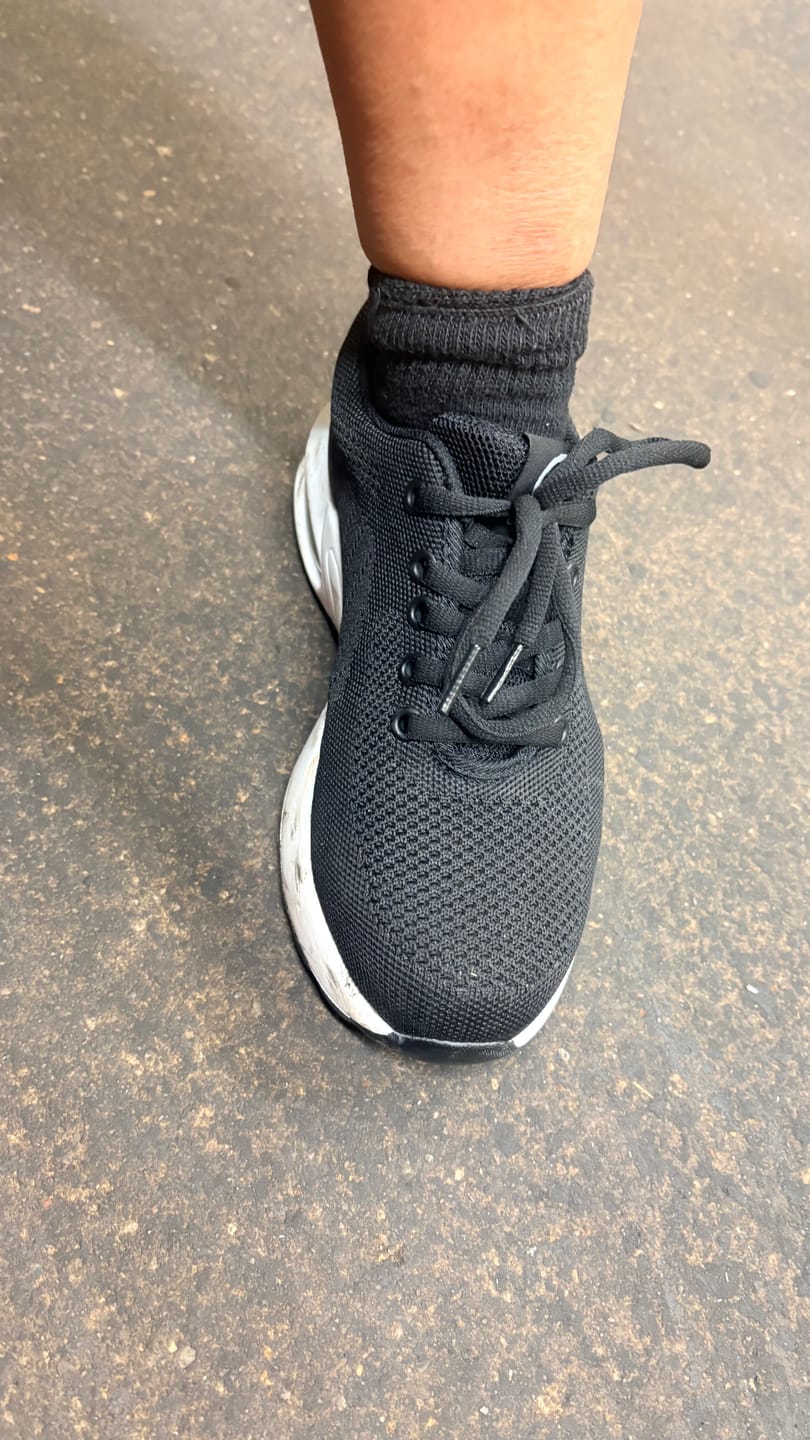 Customer photo review of DS9191 Comfortable Kevlar Steel Toe Safety Shoe Black