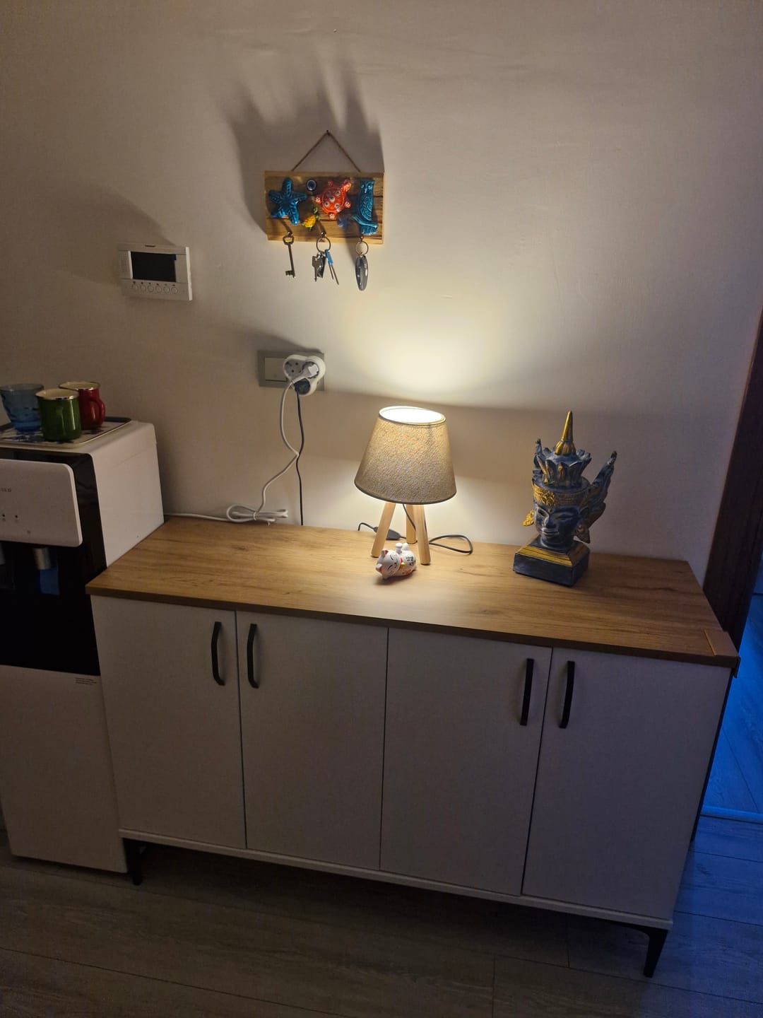 Customer photo review of Rani JE162 Kahve Köşesi Çok Amaçlı Dolap 4 Kapaklı Kiler Mutfak Dolabı Beyaz - Sepet Ceviz