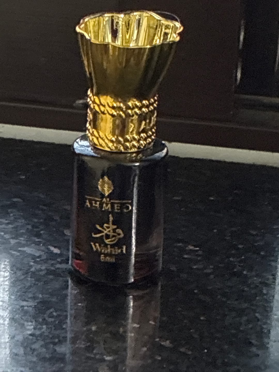 Customer photo review of AL AHMED PREMIUM WAHID ATTAR ROLL LONG LASTING FRAGRANCE PERFUME FOR MEN AND WOMEN | 100% ALCOHOL FREE ATTAR PERFUME | (6ML