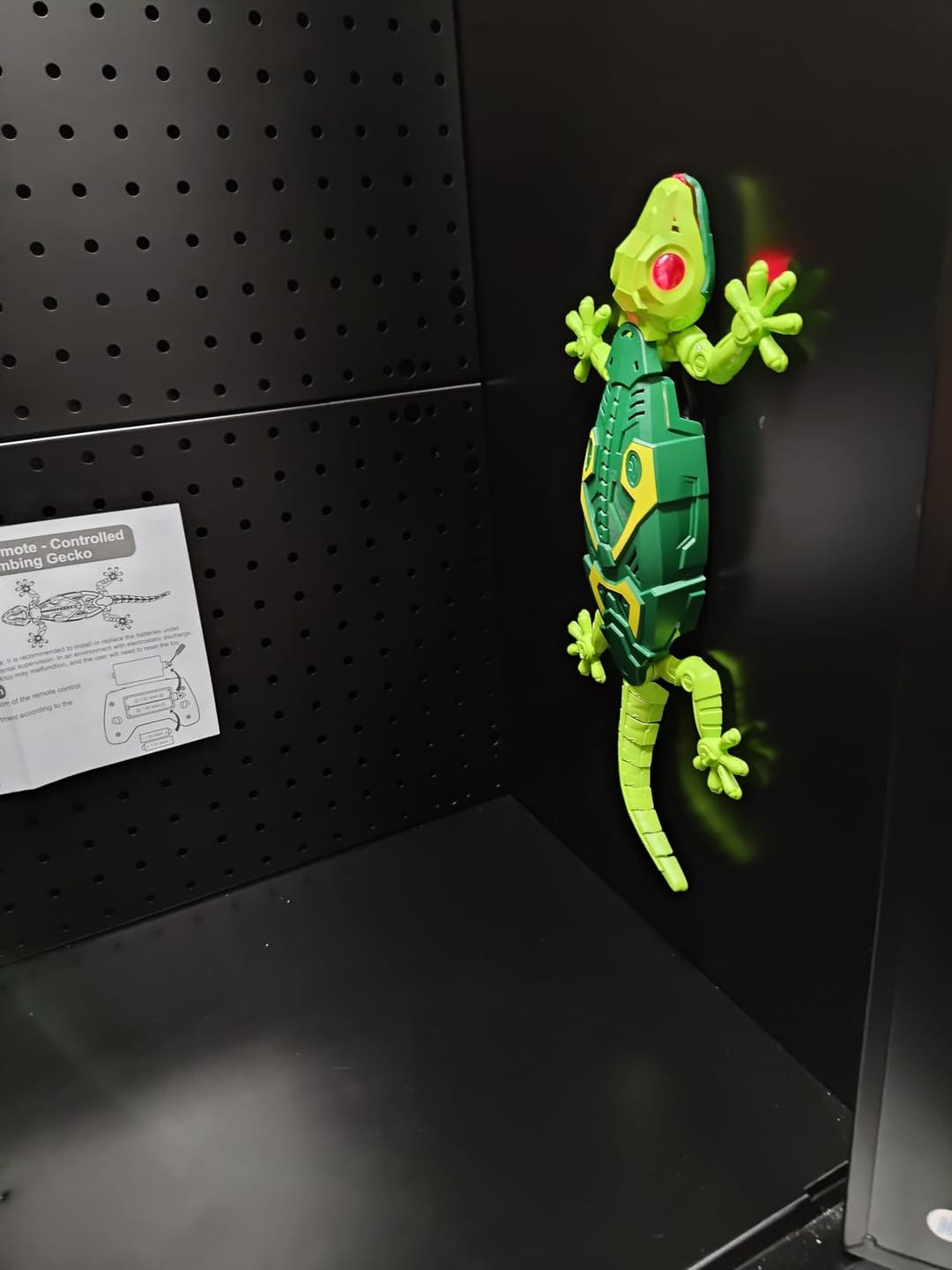 Customer photo review of ChamiCatch™ Lagarto Trepador para Gatos