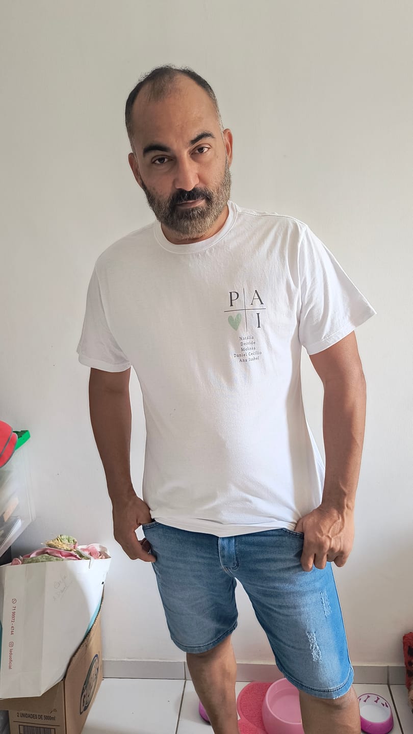 Customer photo review of Camiseta Personalizada PAI MINIMALISTA - 100% Algodão