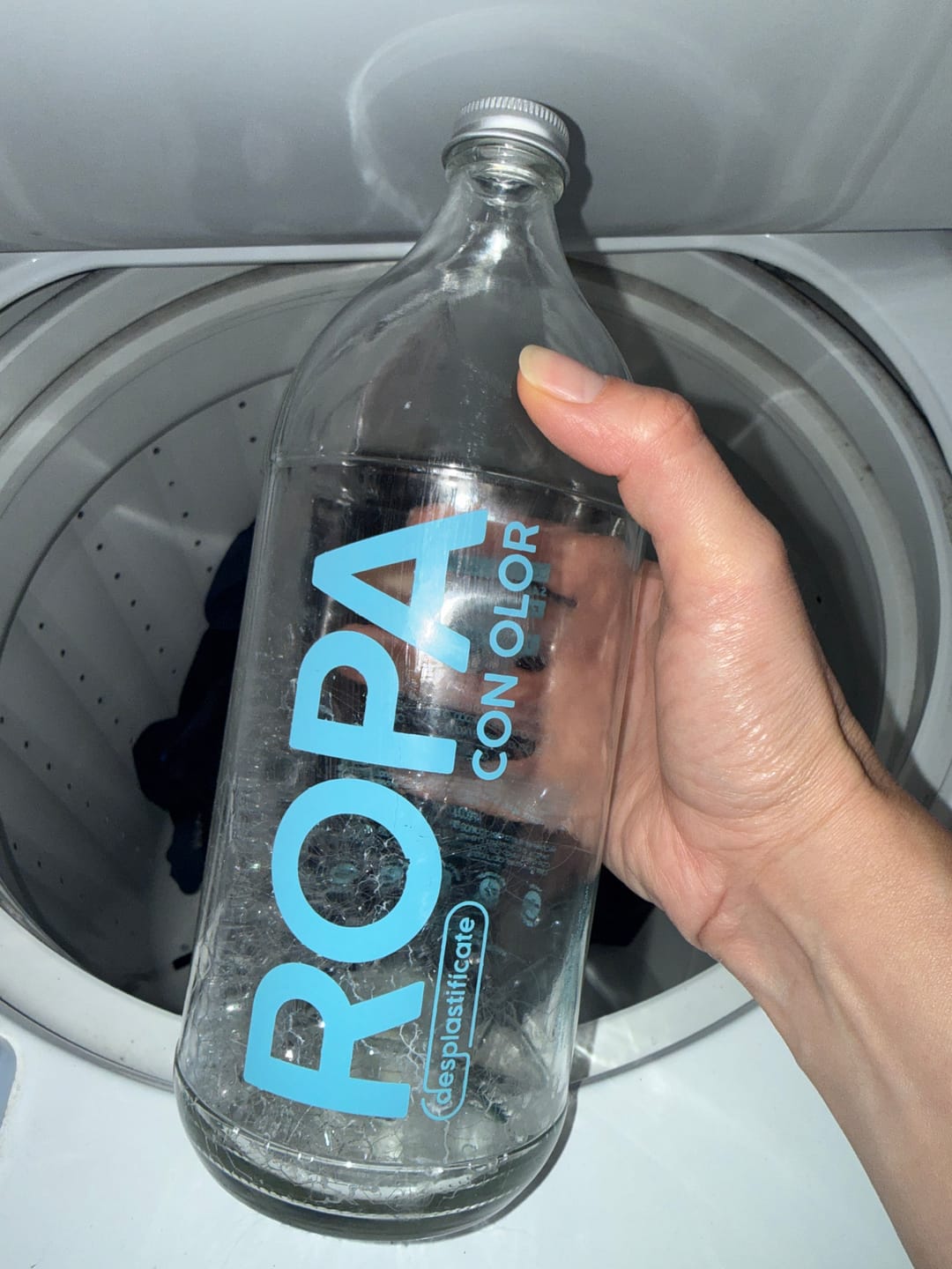 Customer photo review of Detergente y suavizante de ROPA con olor (1L)