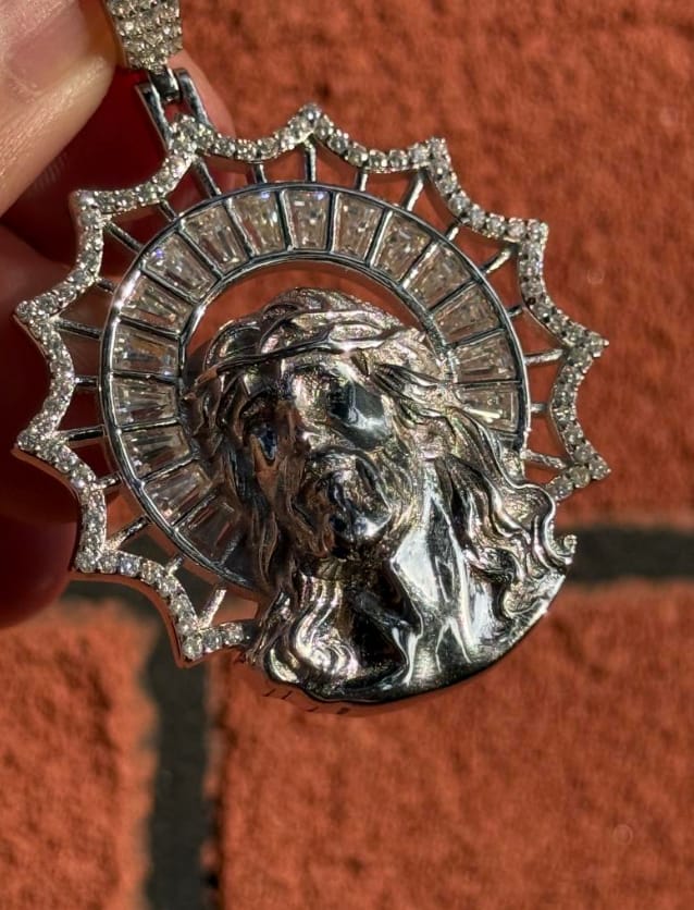 Customer photo review of Halo God VVS Moissanite Iced Out Jesus Pendant