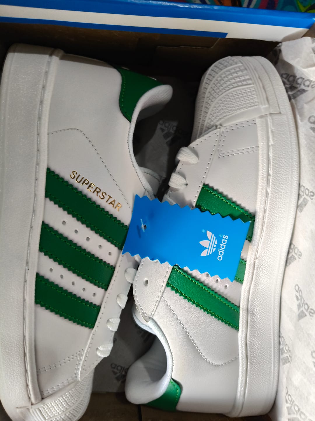Customer photo review of Tenis Concha Blanco Verde