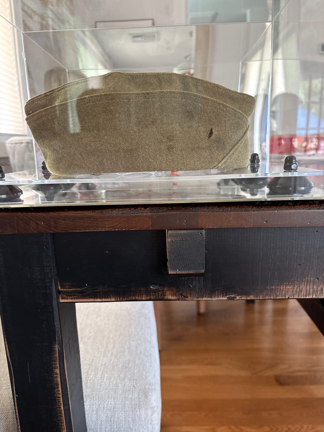 Customer photo review of Full-Size Boxing Glove Display Case Horizontal - Mirror (A011/V16)