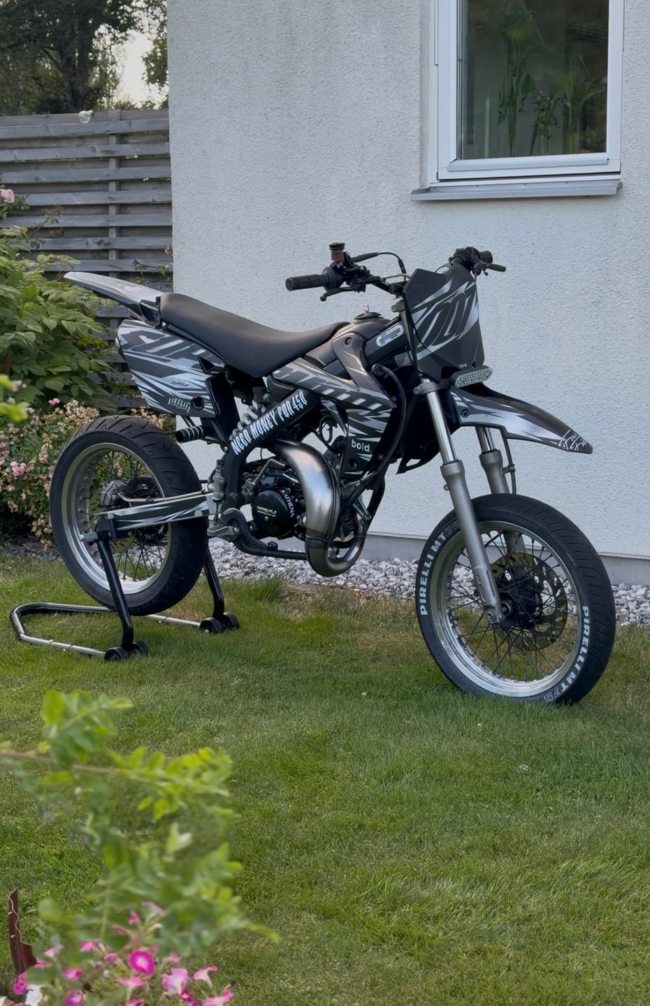 Customer photo review of Phantom - Graphics kit