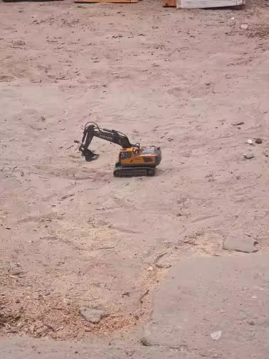 Customer photo review of DirtWorks™ Ultimate RC Excavator