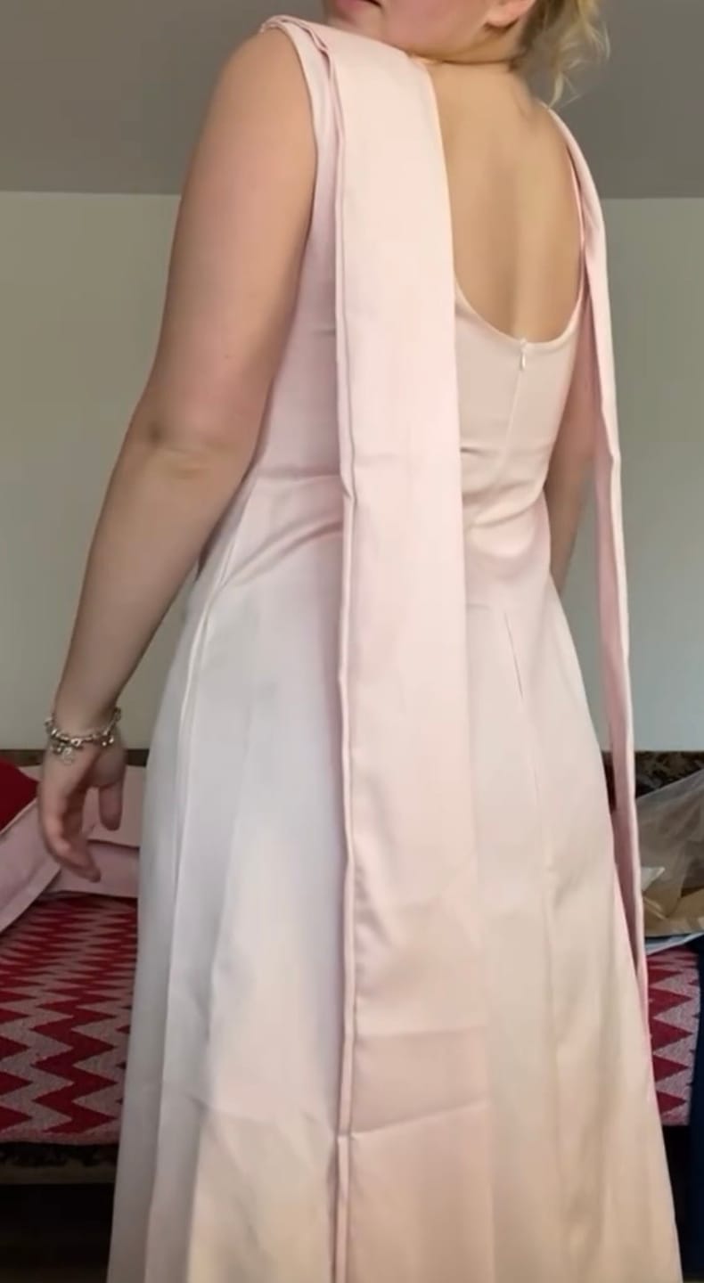 Customer photo review of Rochie lunga Evana cu decolteu la spate
