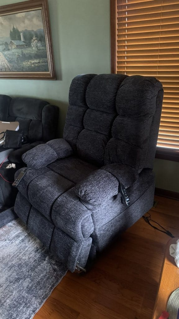 Customer photo review of 9205L Big & Tall Power Lift Recliner – Extended Footrest, Dual Motor, Heat & Massage, 400 lbs