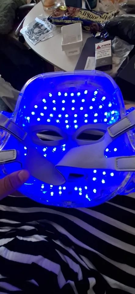 Customer photo review of DermaLuzz Therapy LED
