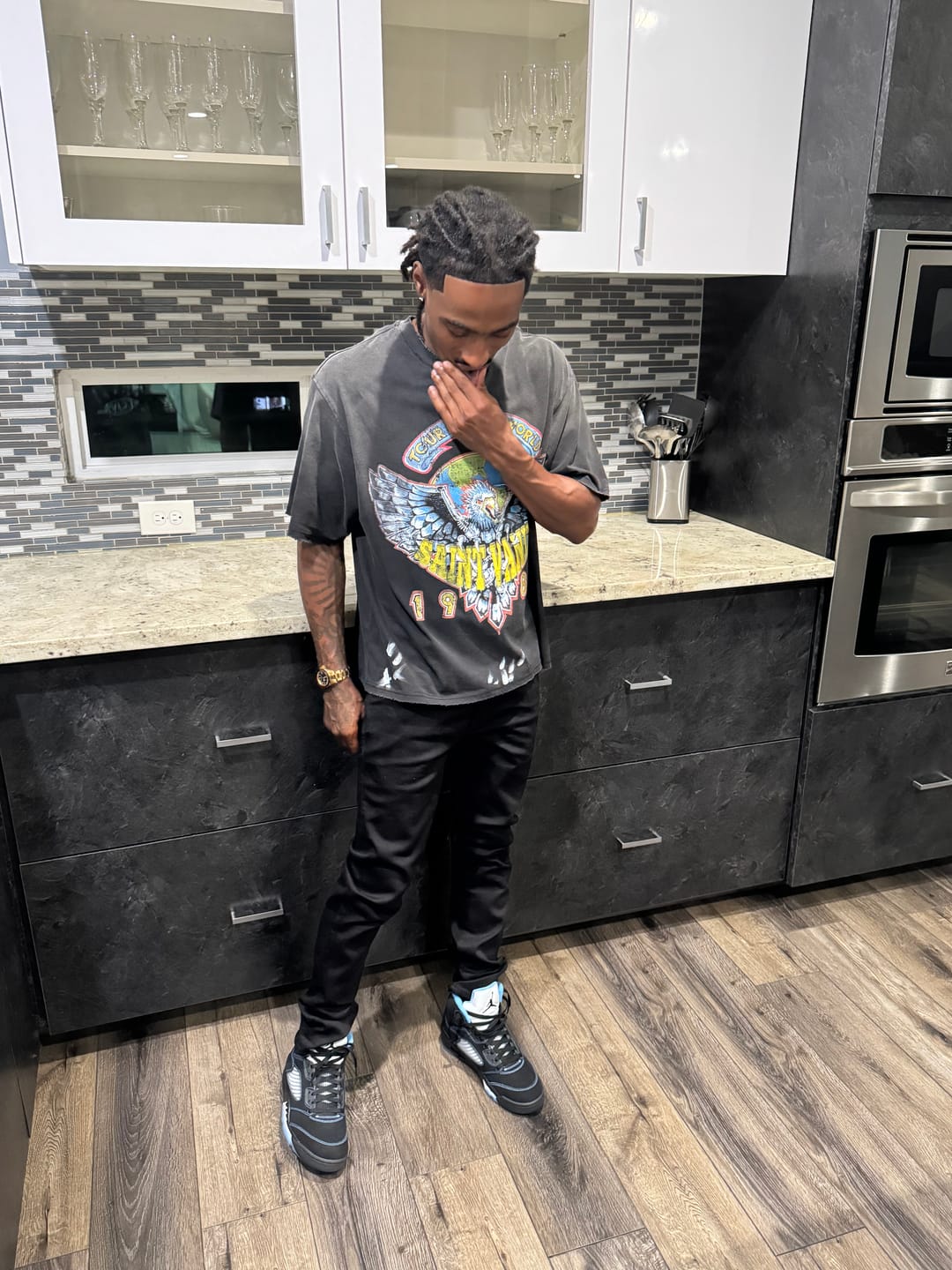 Customer photo review of 1194225 Saint Vanity 1984 Tee Vintage Black