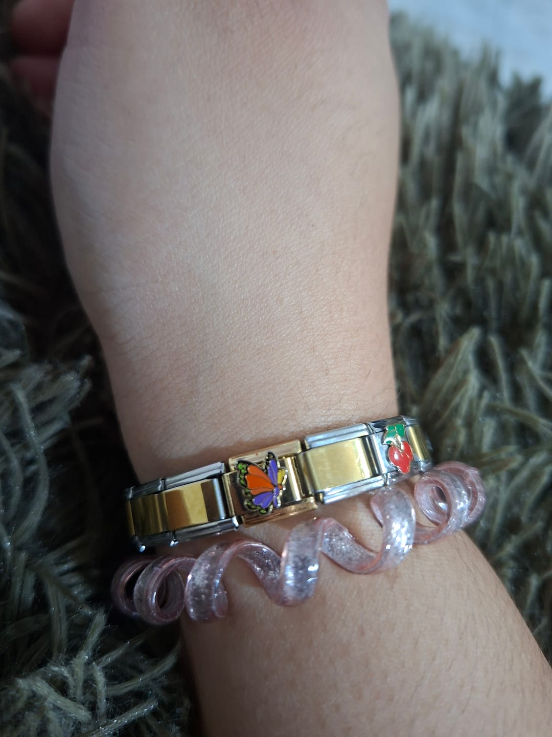Customer photo review of Charm Mariposa Naranja Con Morado