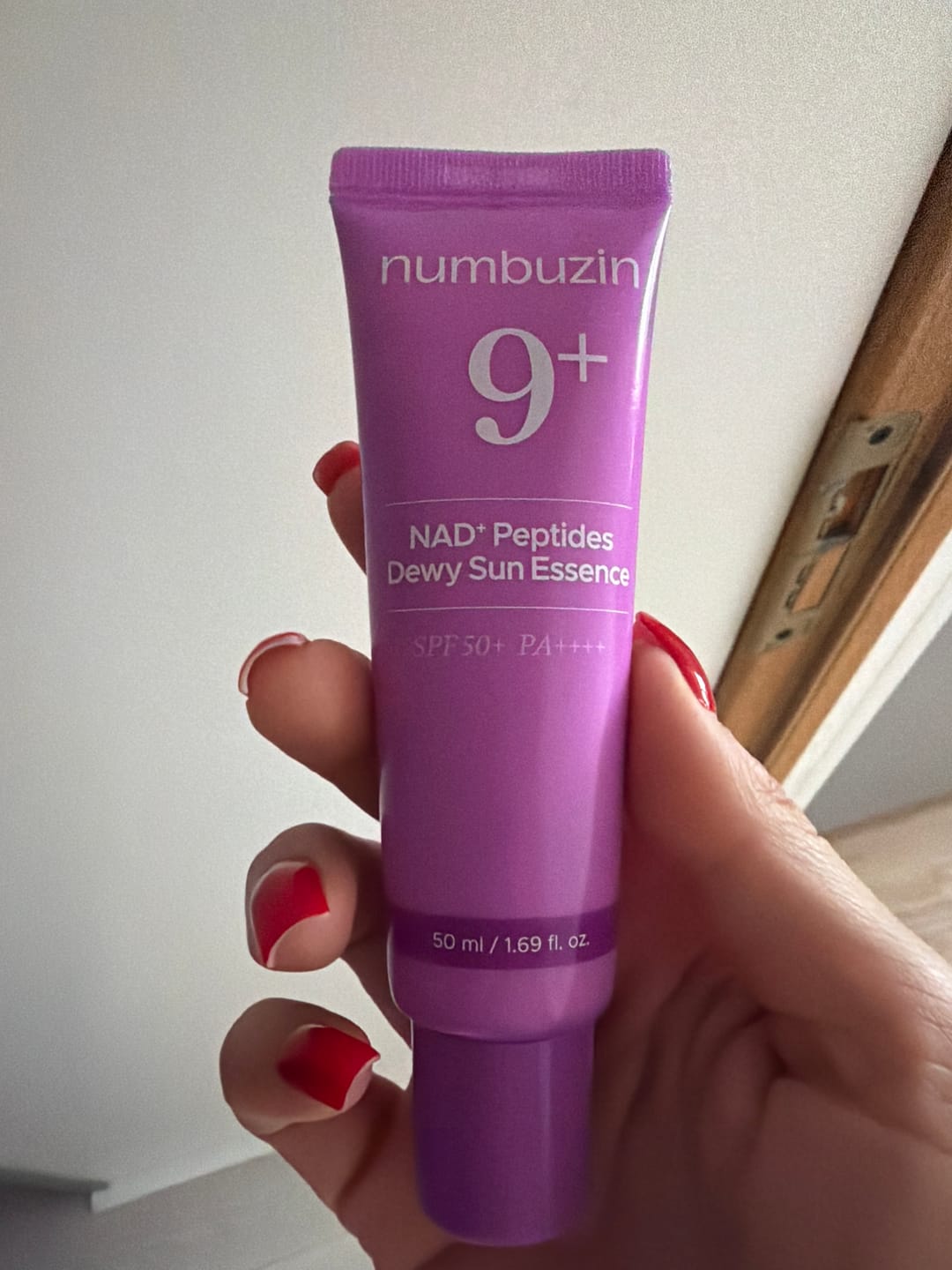 Customer photo review of Saules aizsargkrēms Numbuzin No.9 NAD+ 9 Peptides Dewy Sun Essence