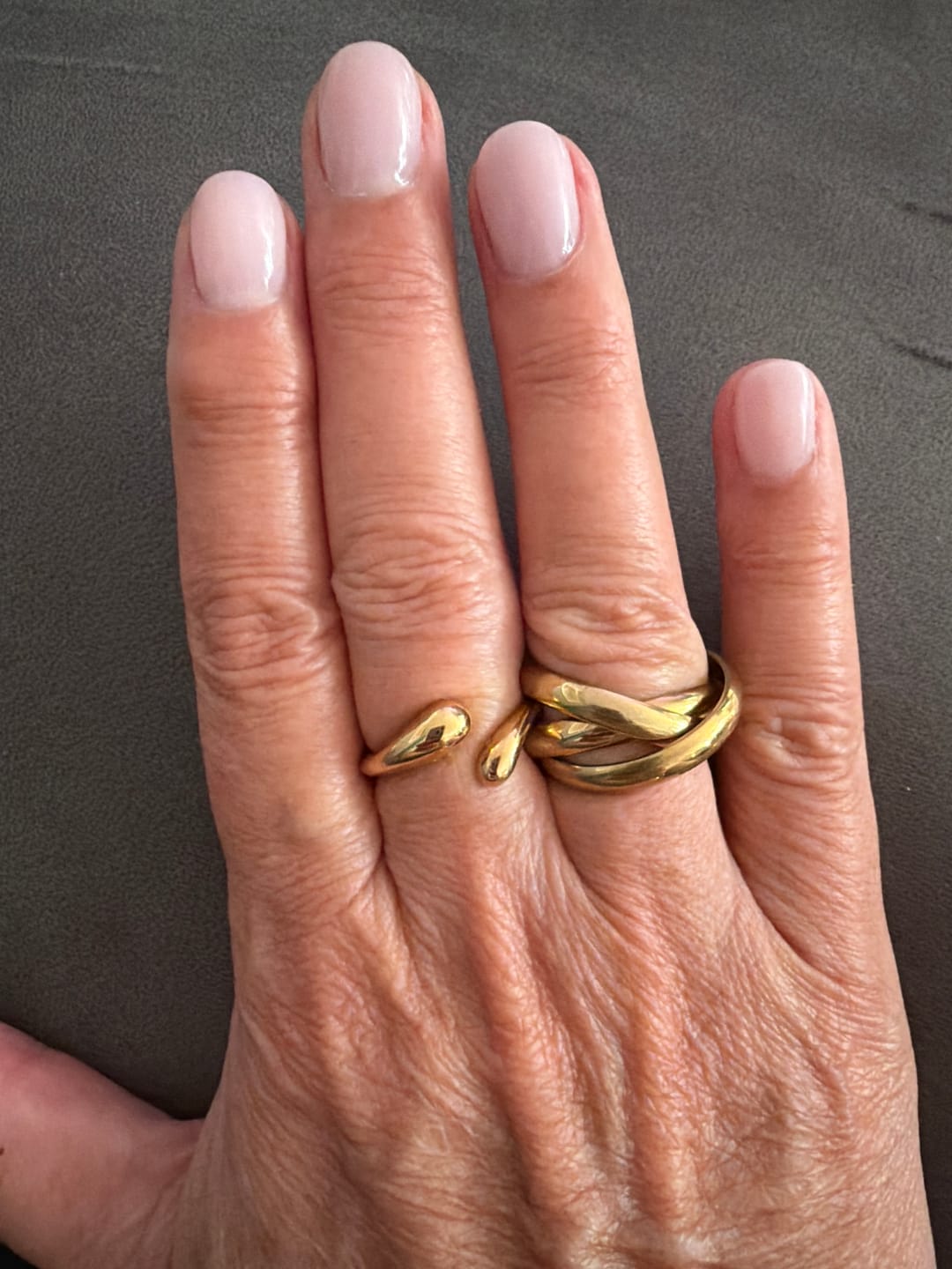 Customer photo review of Embraced Ring | 18K vergoldet