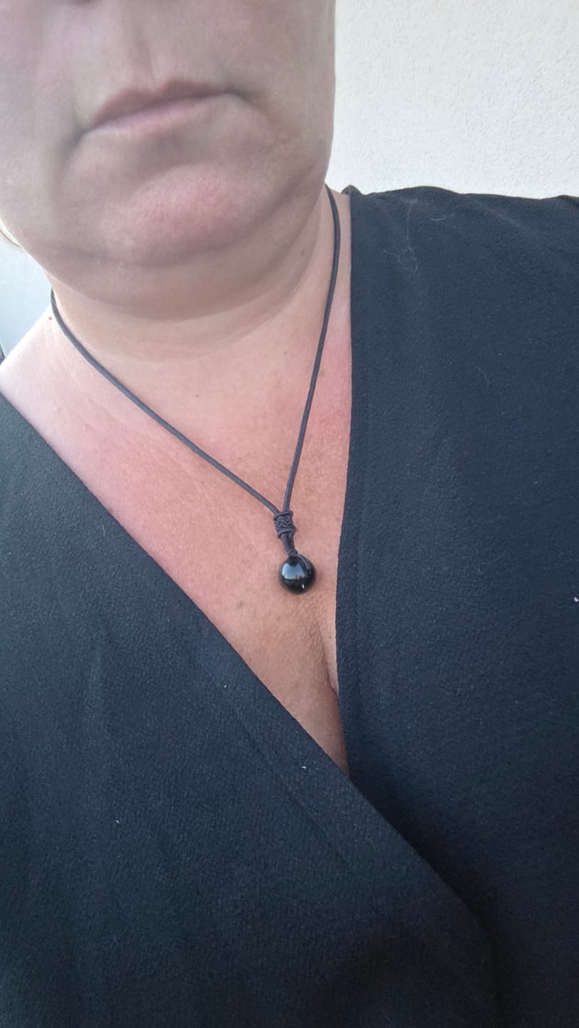 Customer photo review of Pendentif "Sphère" en Obsidienne Dorée