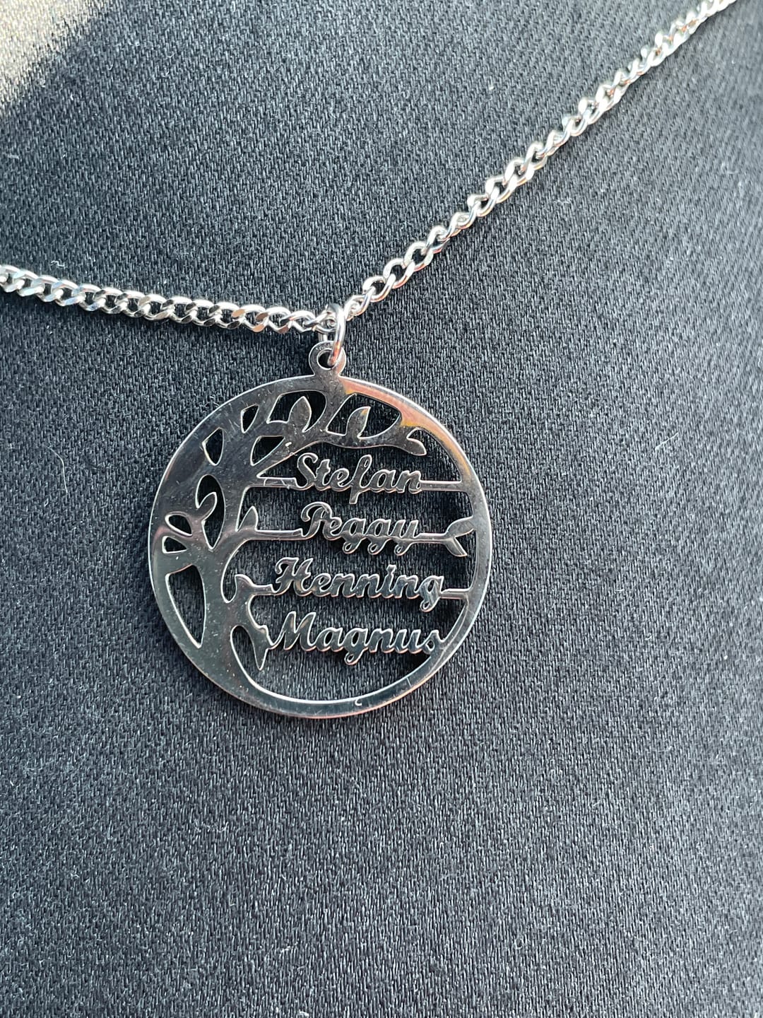 Customer photo review of Lebensbaum Kette mit personalisierten Namen