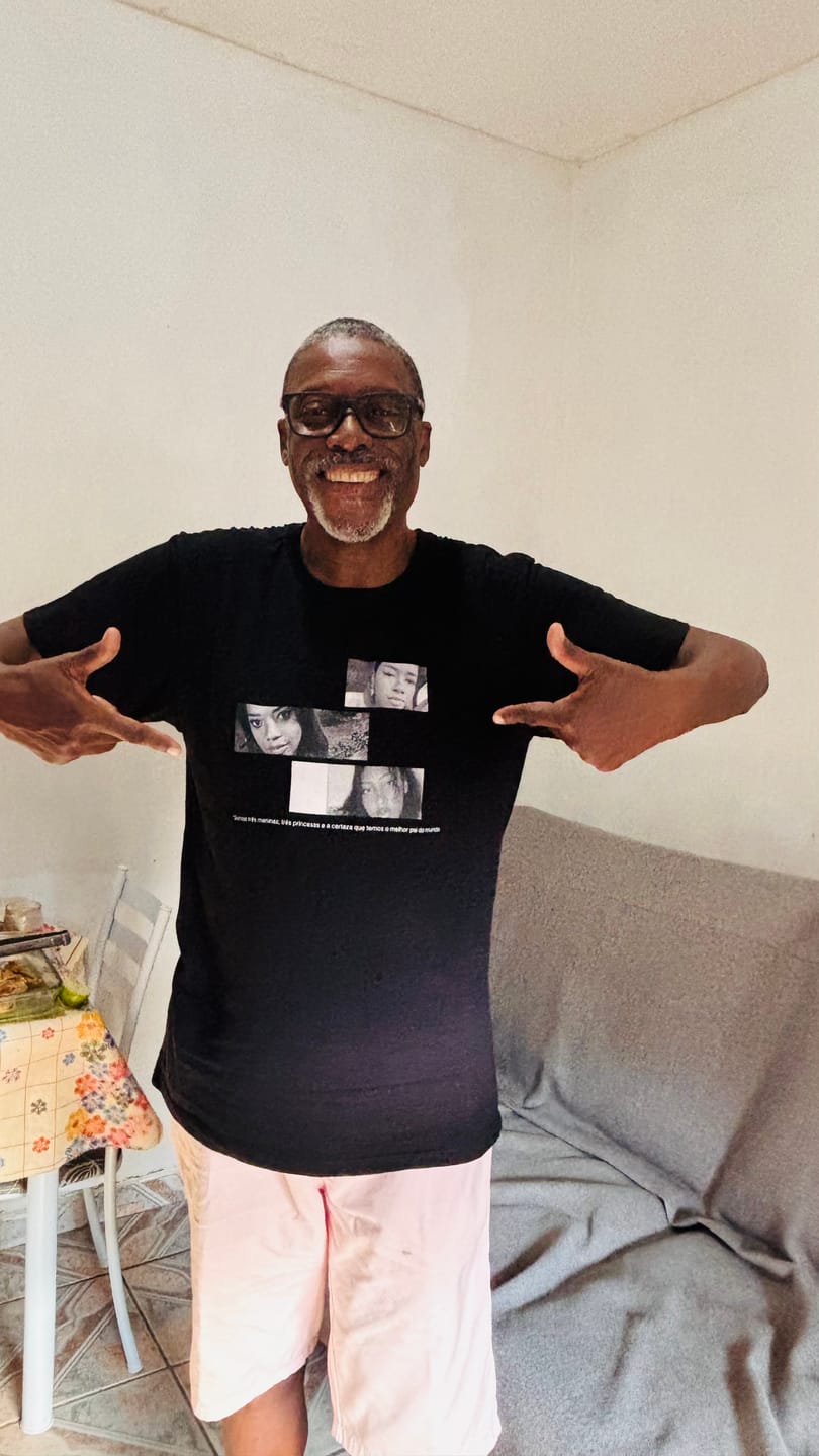 Customer photo review of Camiseta Personalizada OLHARES DOS FILHOS (Até 6) - Algodão 100%
