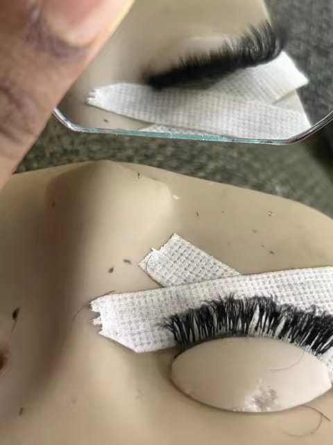Customer photo review of 0.03/0.05/0.07 Ultra Black Volume Lash Extension Tray 16 Rows