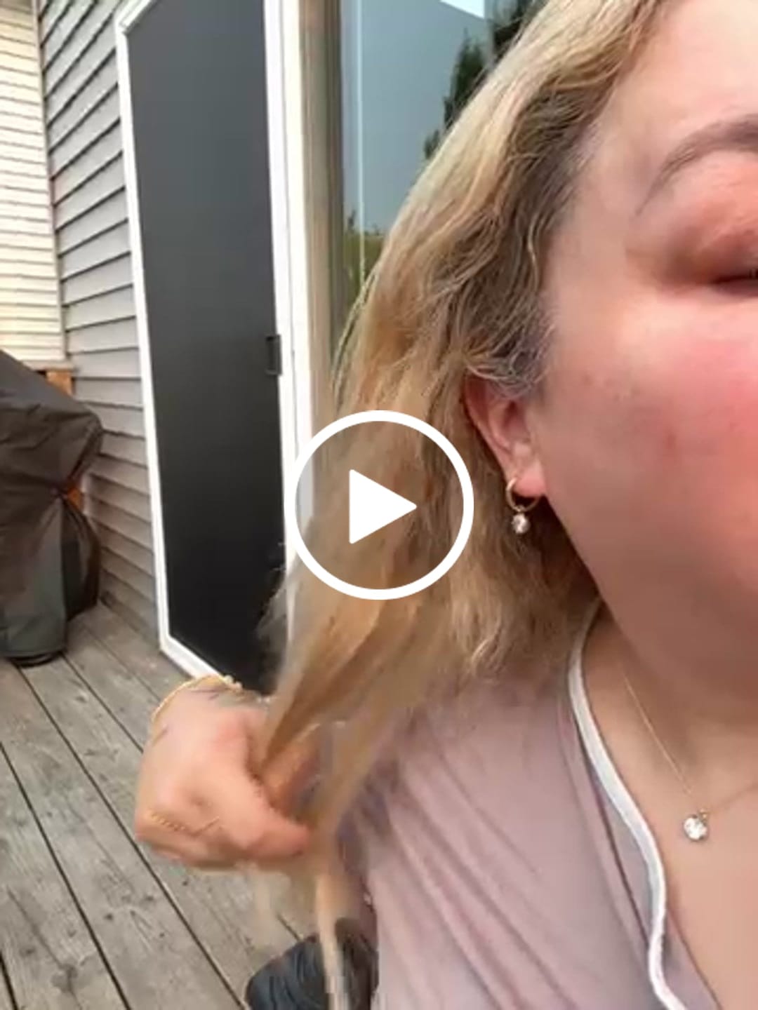 Customer video review of Sew In Hair Weft Bundles 100% Remy Human Hair Platinum Blonde (#60)