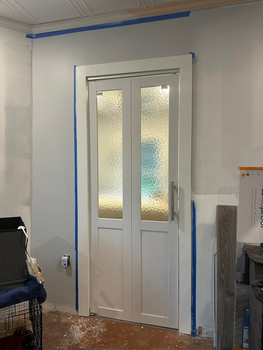 Customer photo review of TENONER White MDF 1/2-Lite Hammered Glass Bi-Fold Door for Closet, Laundry Room, Bedroom - Water-Resistant and Space-Saving