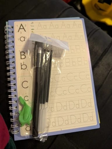 Customer photo review of Kit x 4 livros de caligrafia e tinta mágica reutilizável