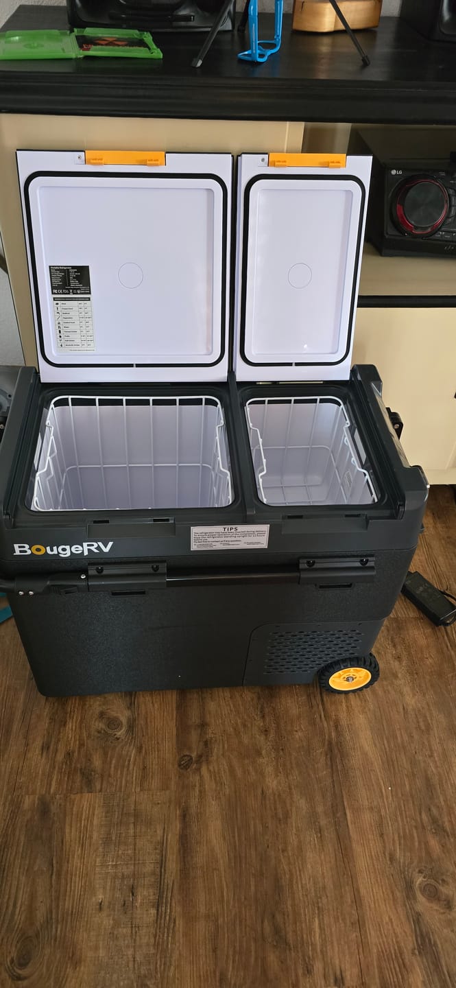 Customer photo review of BougeRV CRD2 V2.0 57L Zwei Zonen Doppeltür Kompressor Kühlbox Auto