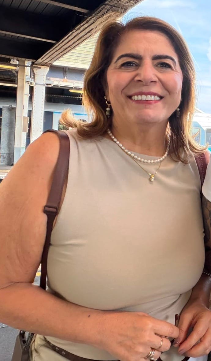 Customer photo review of Regata Peônia Bege Claro