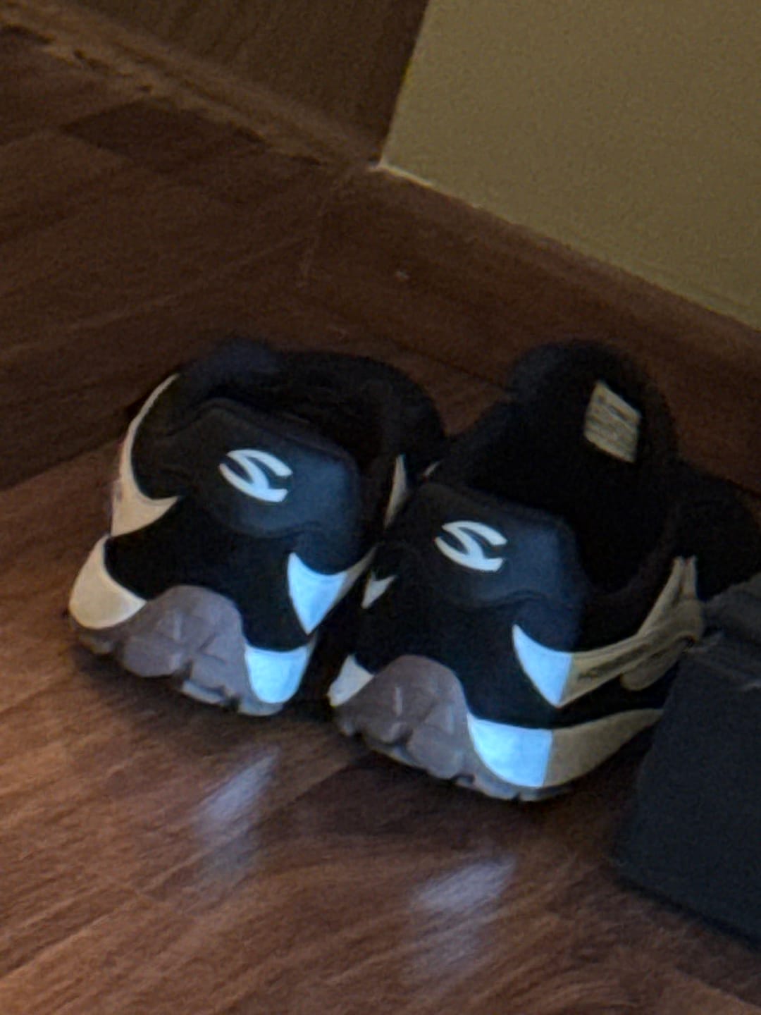 Customer photo review of Hareball - Wide Toe Sneakers