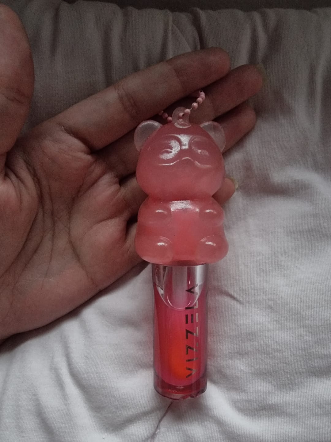 Customer photo review of Lip Oil Gummy Panda – VIZZELA