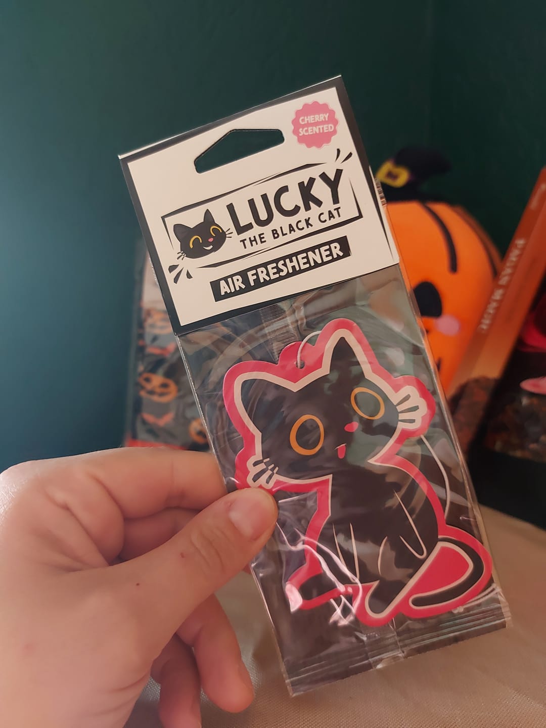Customer photo review of Schwarze Katze Auto Lufterfrischer – Kirschduft für magische Fahrten
