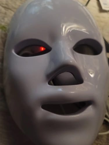 Customer photo review of DermaLuzz Therapy LED