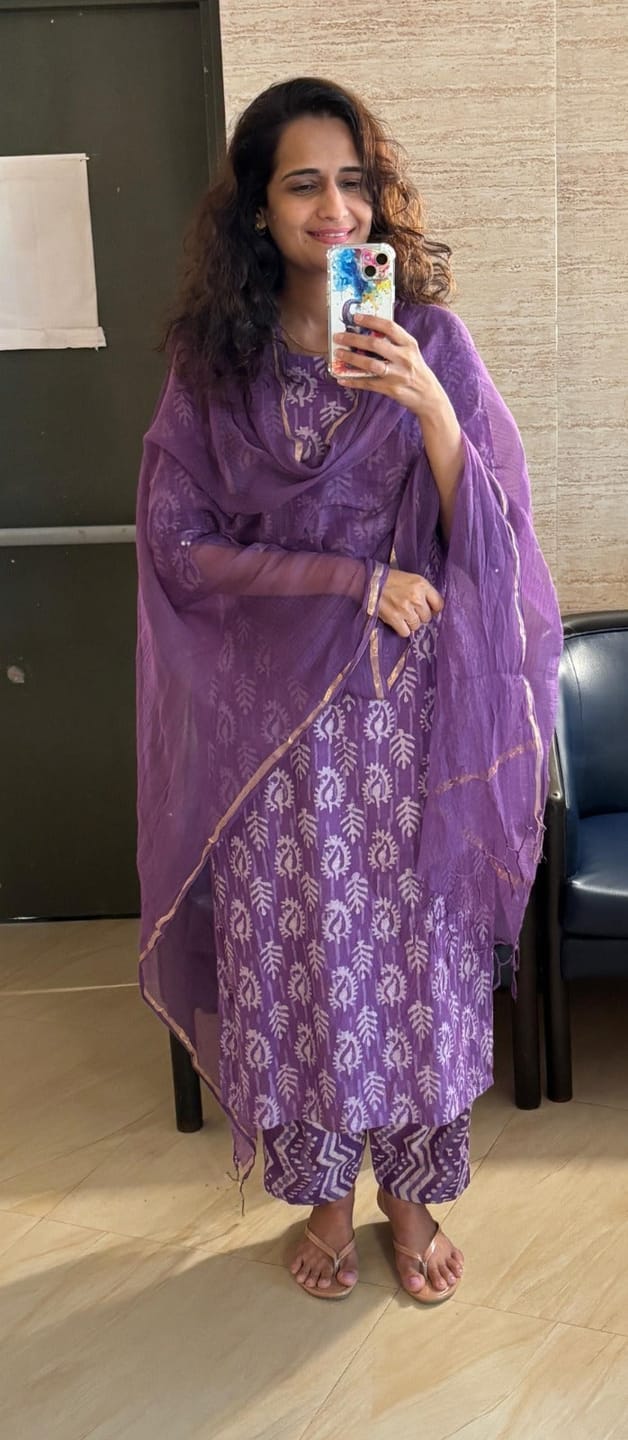Customer photo review of Set of 2- Lavender Bagru Straight Kurta and Pants