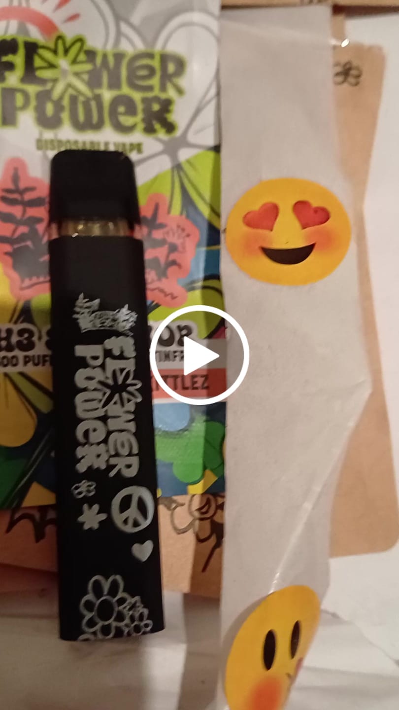 Customer video review of 🍬Flower Power Vape Zkittlez Superior Blend