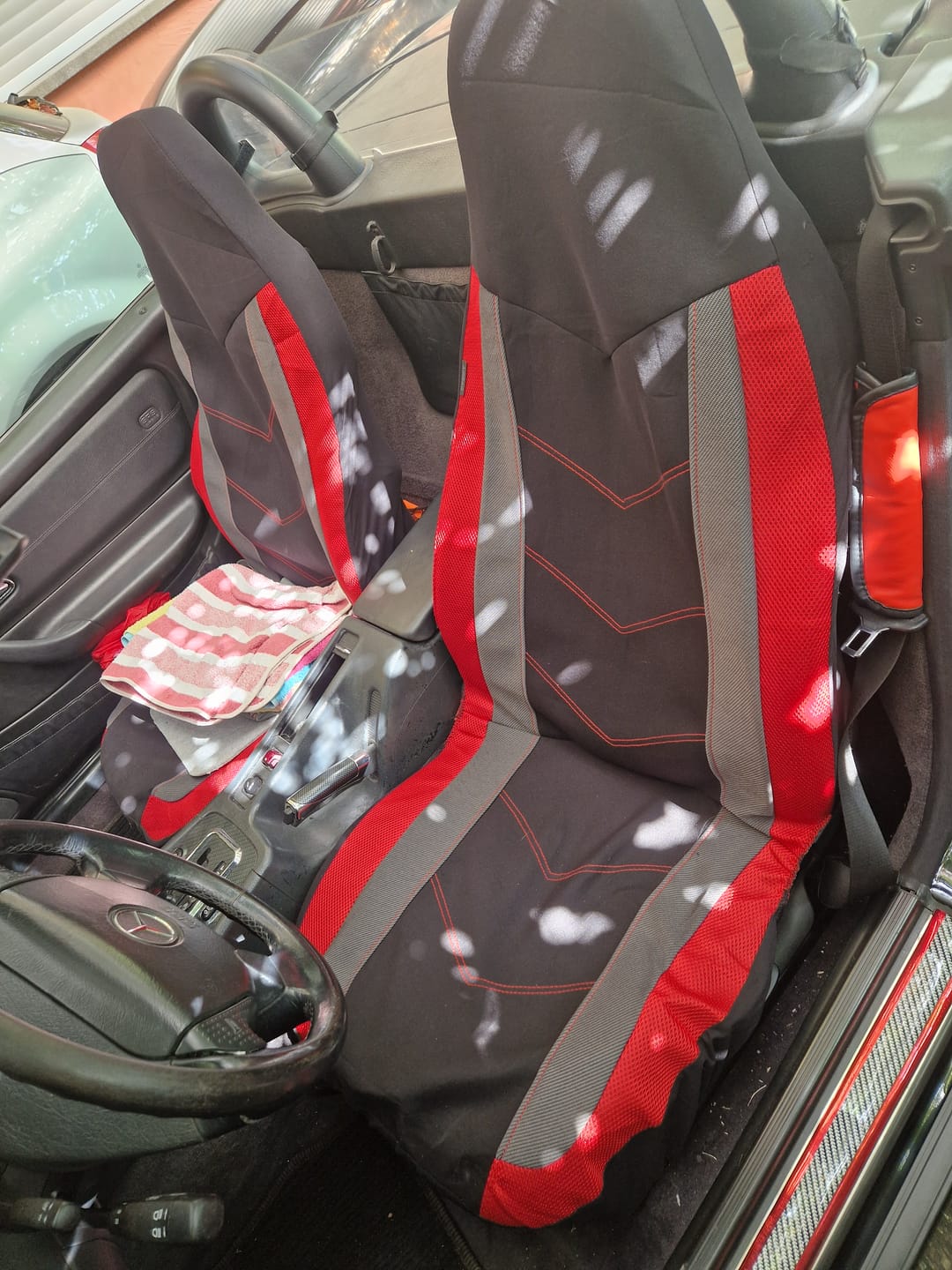Customer photo review of Autositzbezüge mit hoher Rückenlehne – Atmungsaktives Netzgewebe & sportliches Design | Airbag-kompatibel für PKWs, SUVs und LKWs