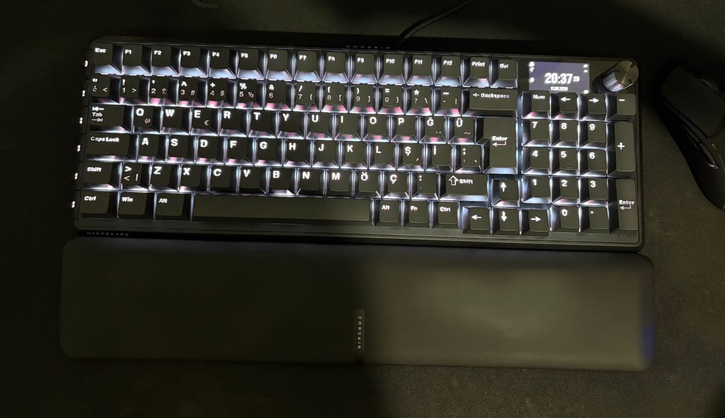 Customer photo review of Wraith Işık Geçirgen Çift Enjeksiyonlu PBT Türkçe Tuş Takımı