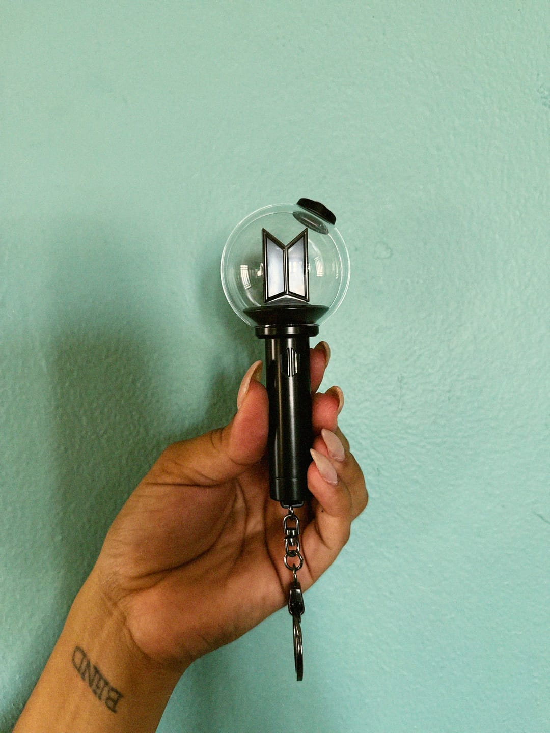 Customer photo review of BTS - OFFICIAL LIGHT STICK VER.4 KEYRING