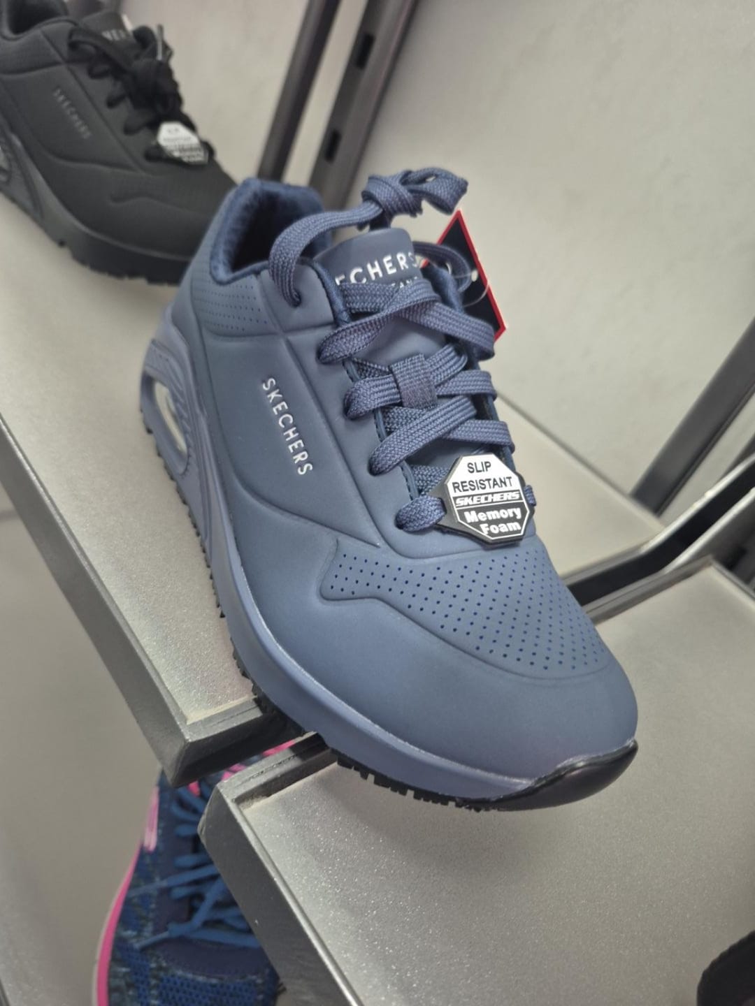 Customer photo review of Zapatilla Ocupacional Mujer Skechers Work Uno SR Azul Navy
