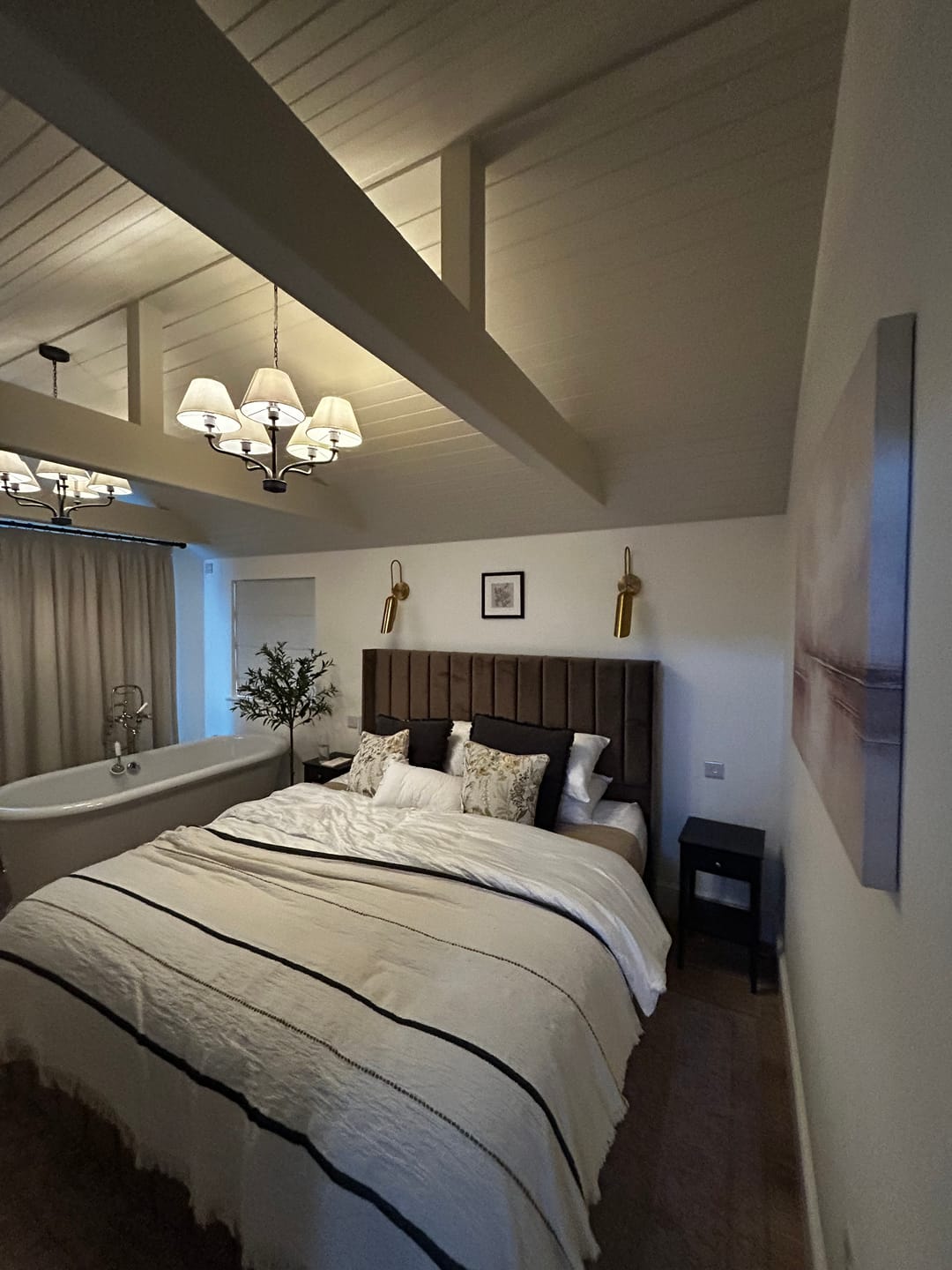 Customer photo review of Metal Tube Wall Mounted Lamp Colonial 1 Light Living Room Wall Sconce Lighting Fixture in Gold