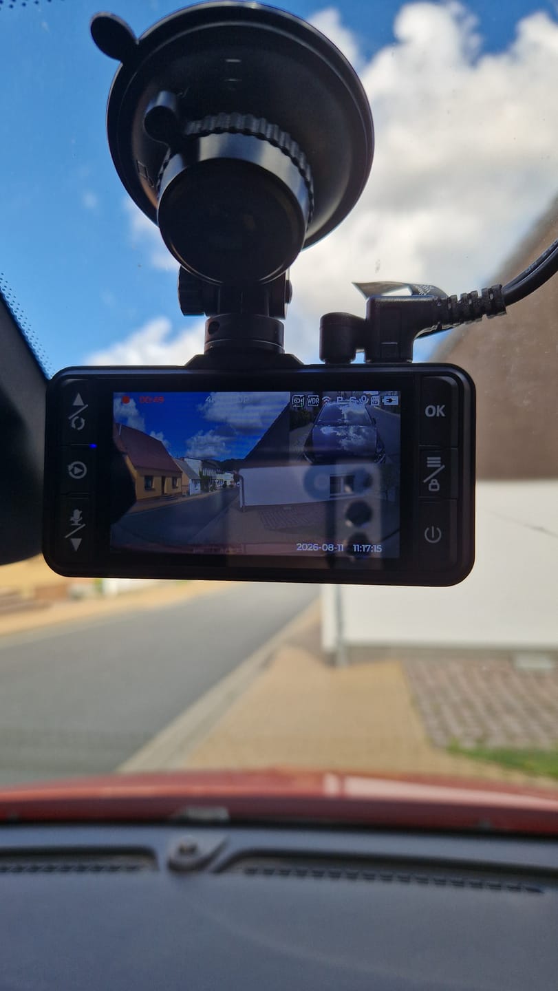 Customer photo review of 4K Dashcam mit 3,94" Bildschirm / Vorne & hinten / Autokamera mit 170° Weitwinkelansicht / Nachtsicht / Parküberwachung / G-Sensor