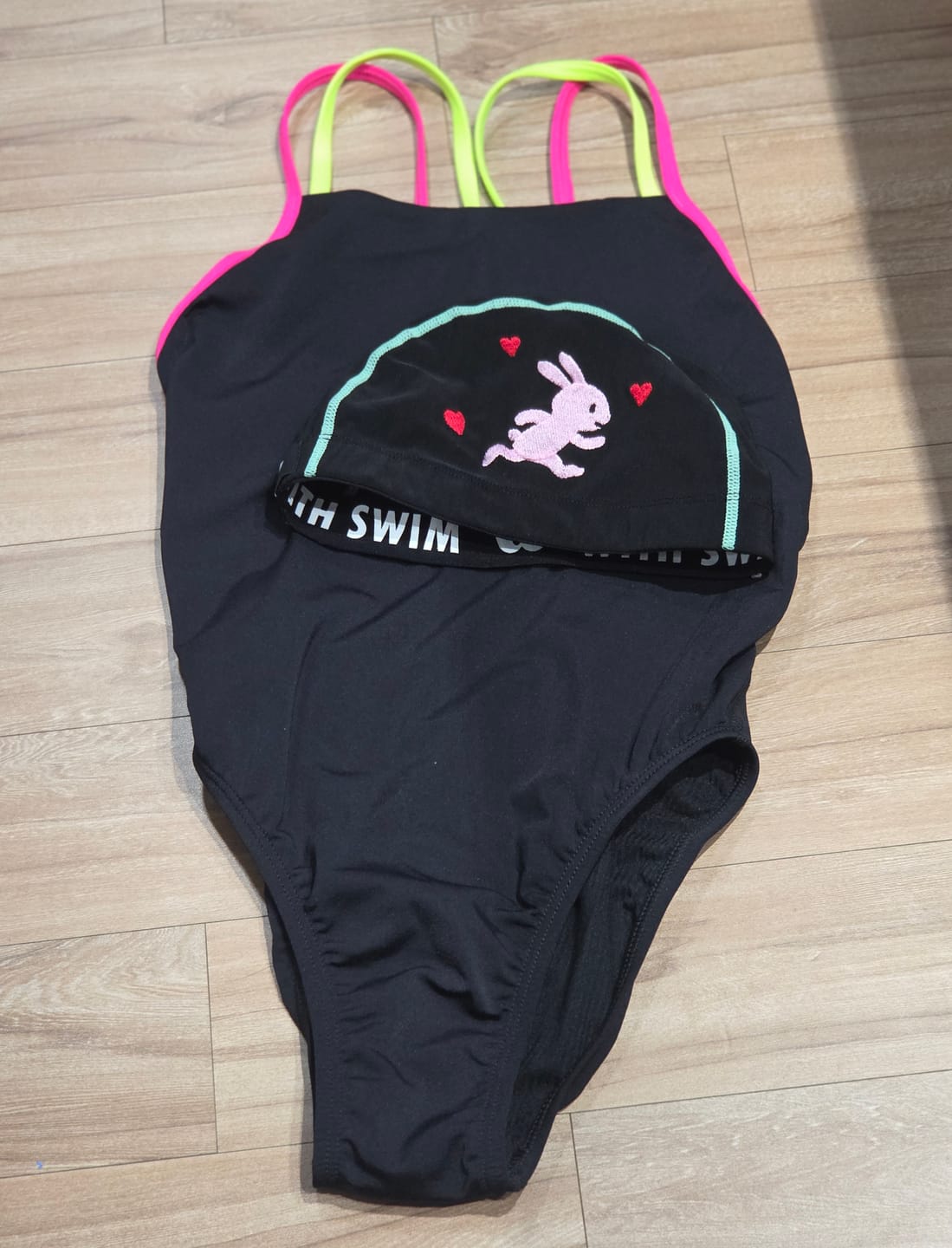 Customer photo review of APSLEY ONE PIECE - Black|Pink Sorbet|Rave