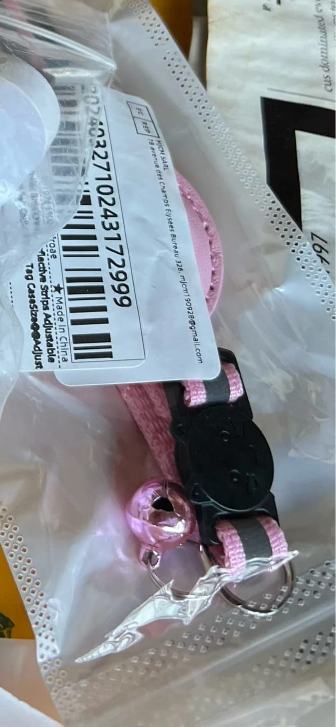 Customer photo review of WagWells AirTag Collar