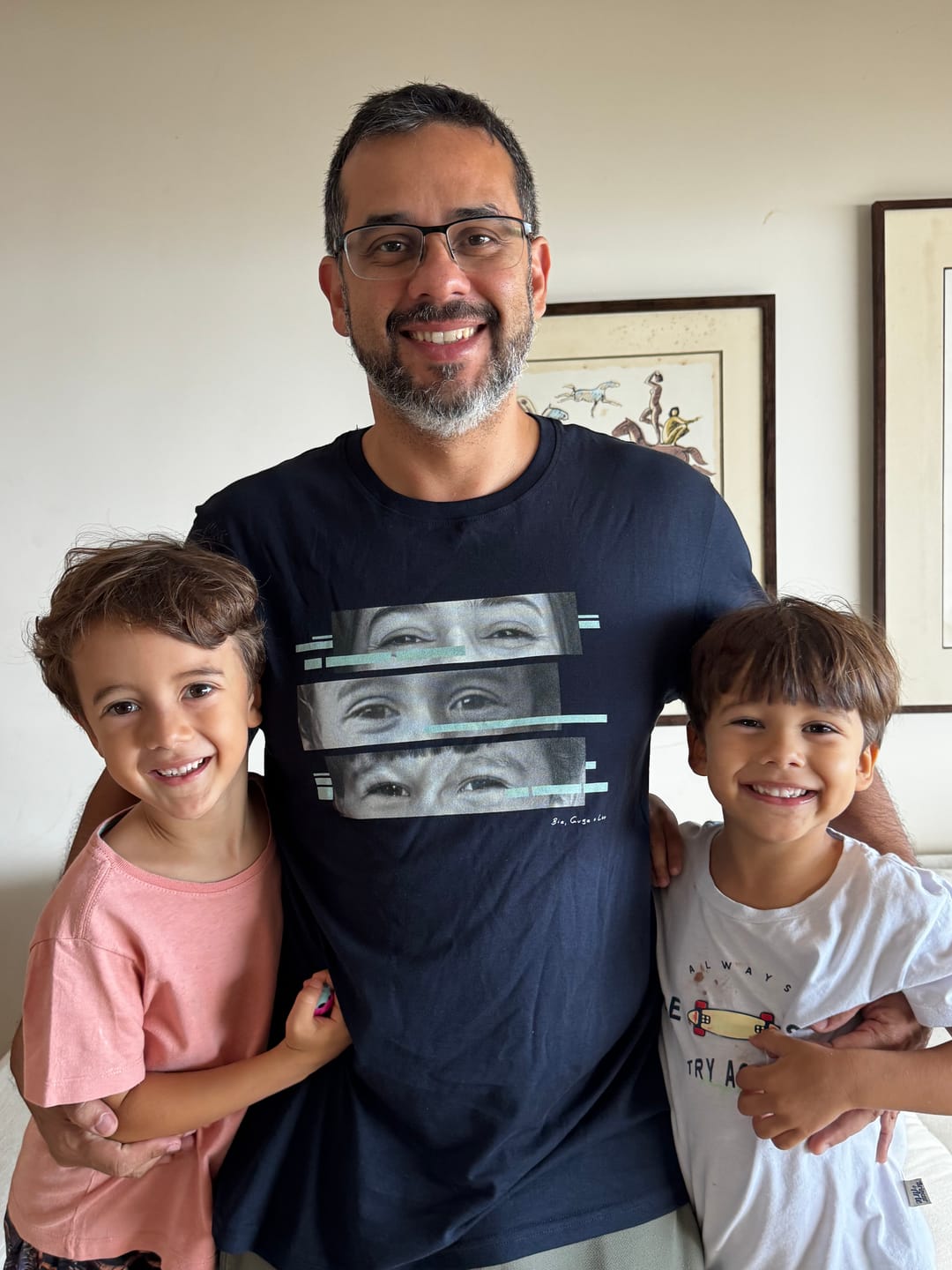 Customer photo review of Camiseta Personalizada AVÔ MINIMALISTA - Algodão 100%