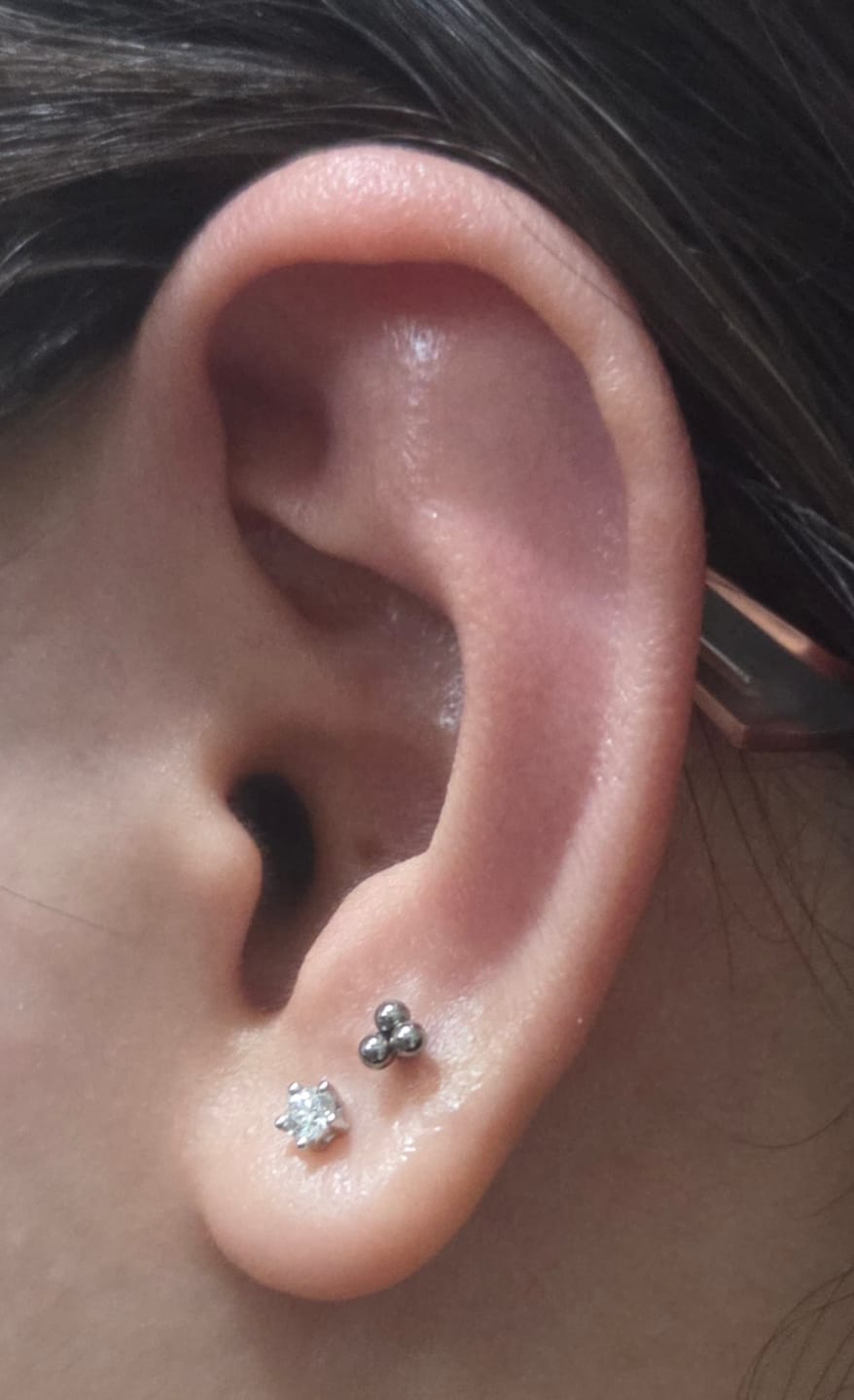 Customer photo review of Pyramid Beaded Ornamental Threadless Flatback Labret