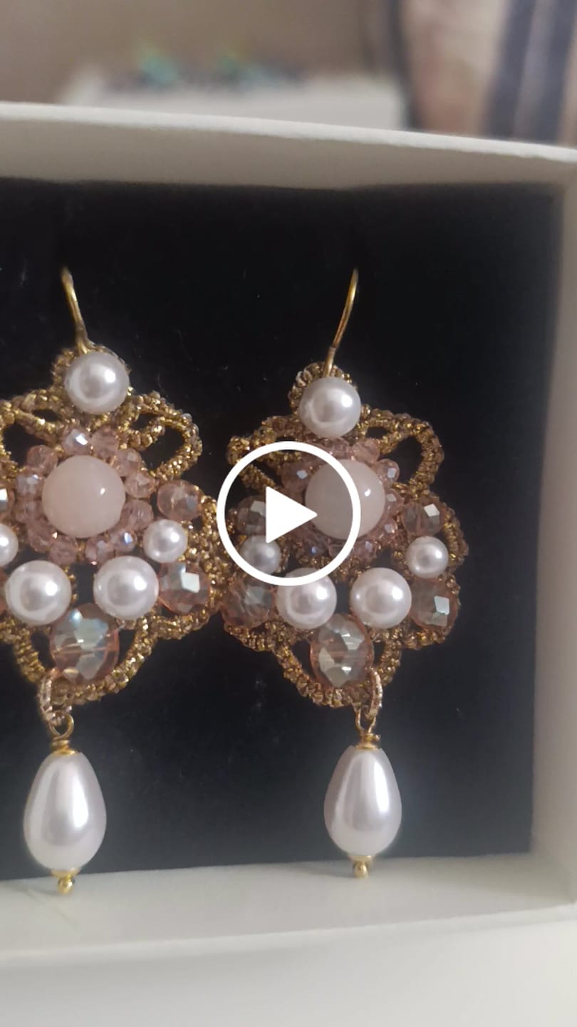Customer video review of Orecchini Amélie