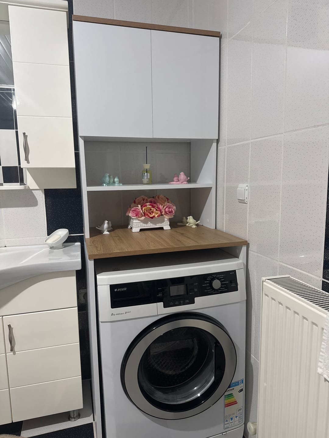 Customer photo review of Rani KD118 Çamaşır Makinesi Dolabı 3 Raflı Kapaklı Banyo Dolabı Beyaz - Sepet Ceviz