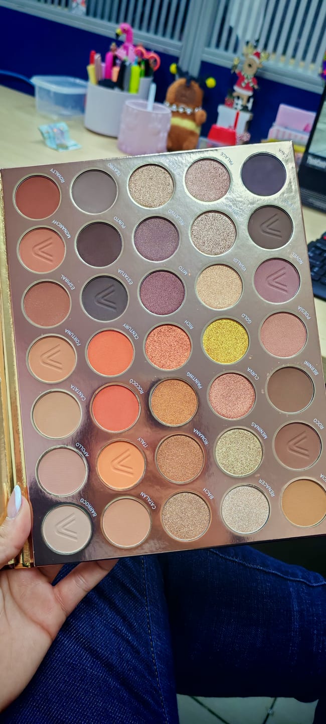 Customer photo review of PALETA DE SOMBRAS  ATEMPORAL | MAKEUP EXPERT
