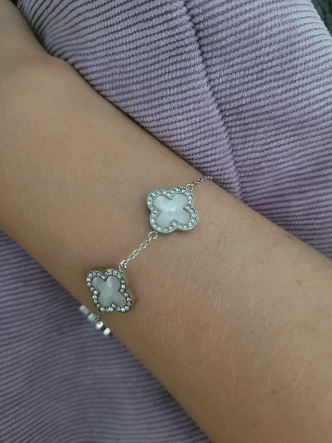 Customer photo review of Pave Perlmutt Lucky Leaf Abbaddon Armband 14K Vergoldet