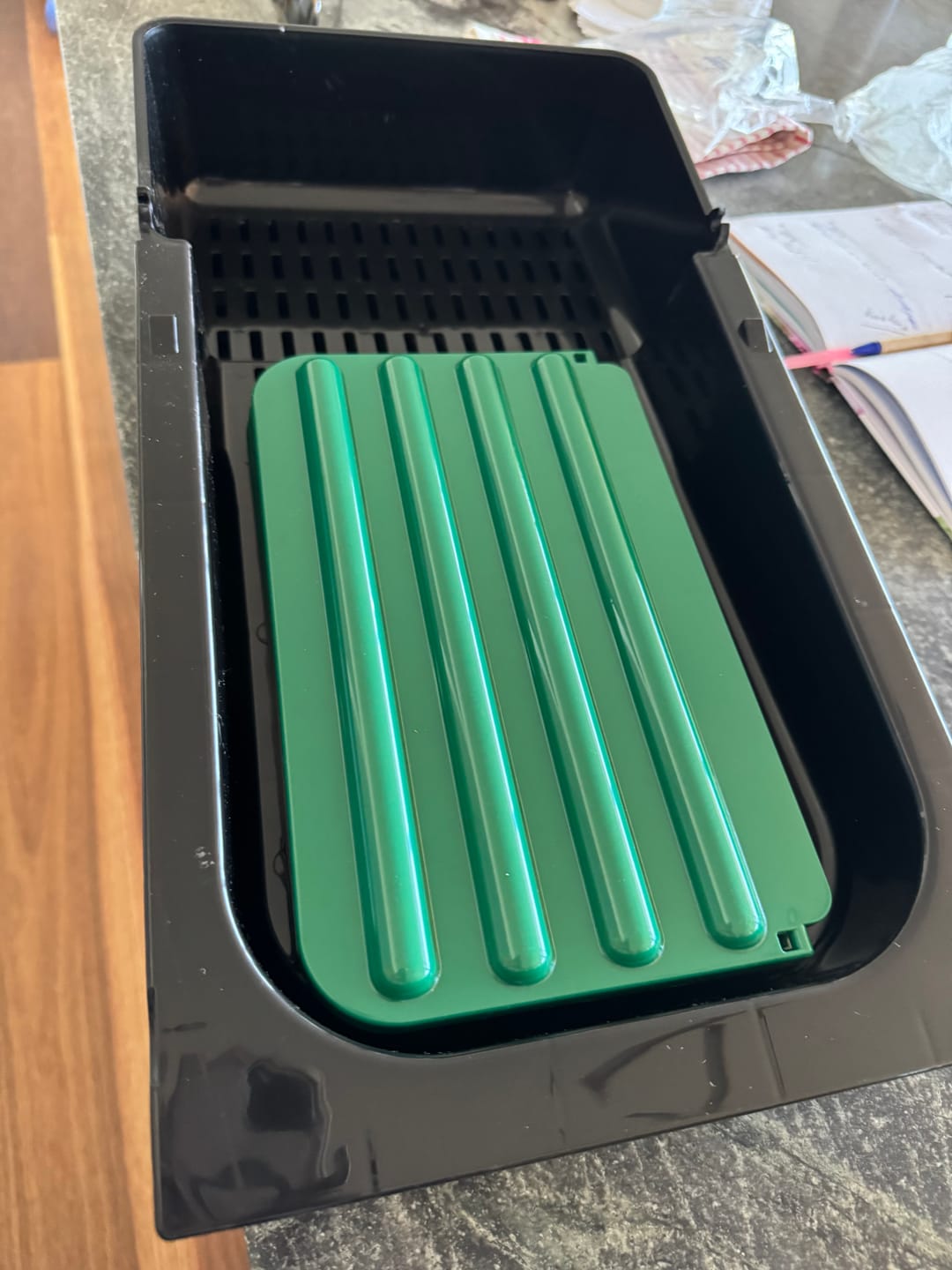 Customer photo review of Pets Gear Metal Chicken Laying Nest Box Roll Away Green