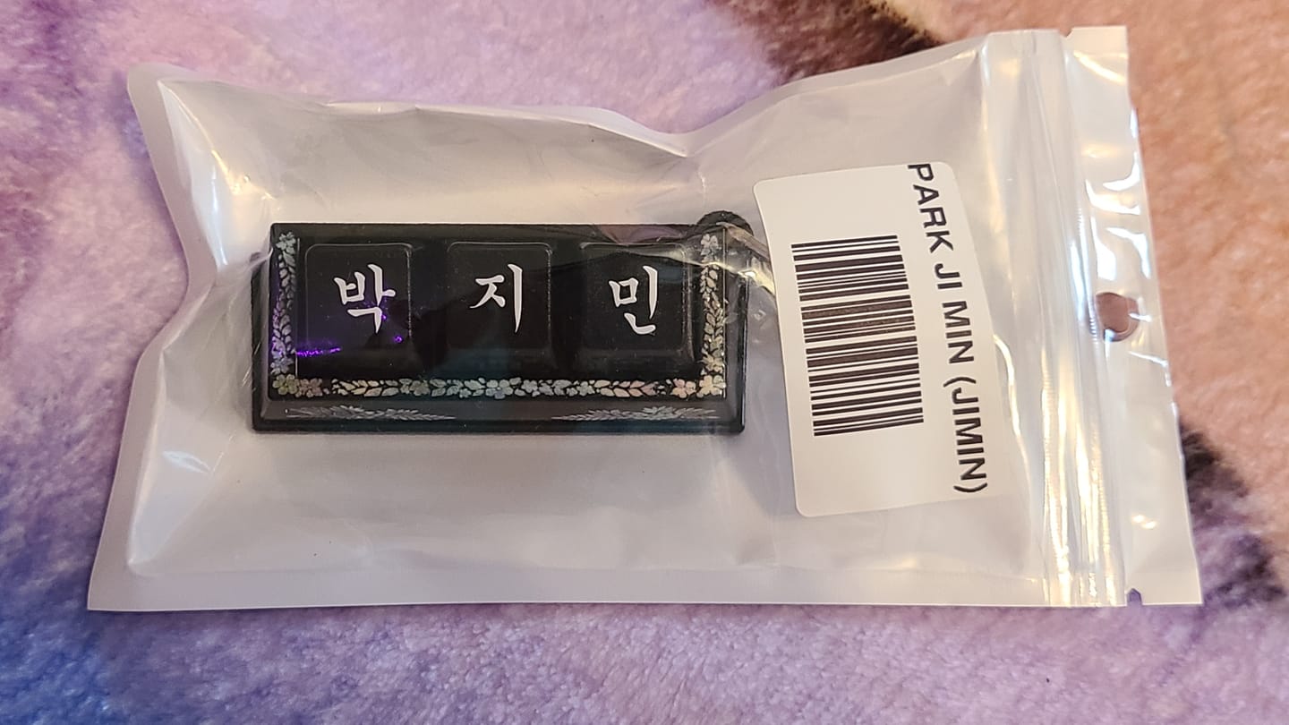 Customer photo review of [FOR PURPLE ARMY] CUSTOM BTS BIAS KOREAN NAME MOP PATTERN KEYCAP KEYRING