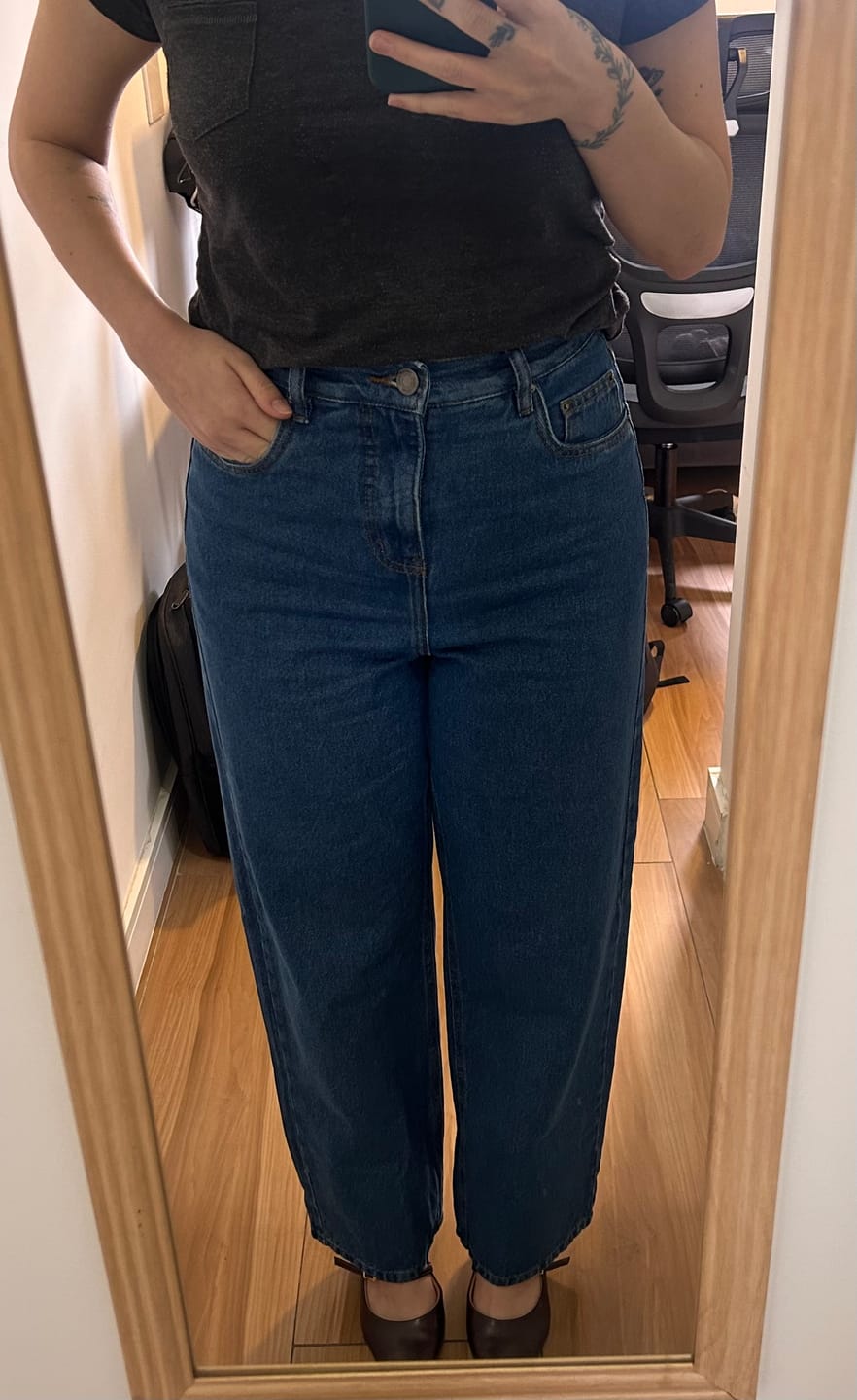 Customer photo review of Calça Jeans Reta Araçá Azul Médio